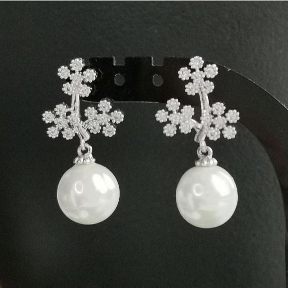 Forget me Not CZ and pearl earrings 🆕